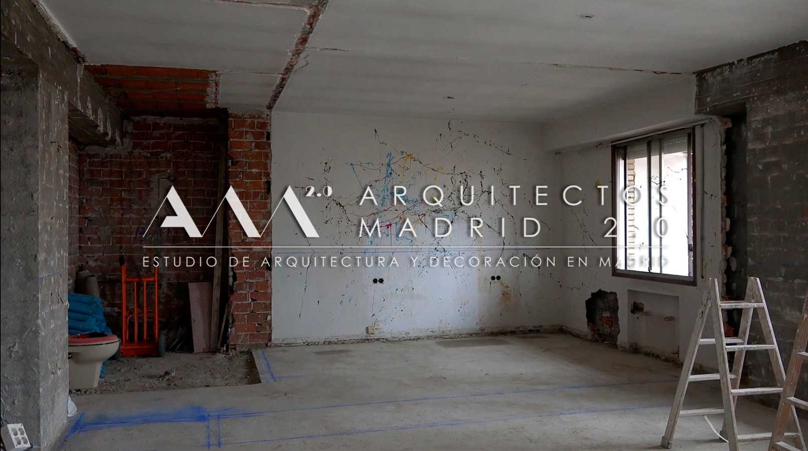 Vivienda despejada tras la demolición y antes de construir la nueva distribución del apartamento
