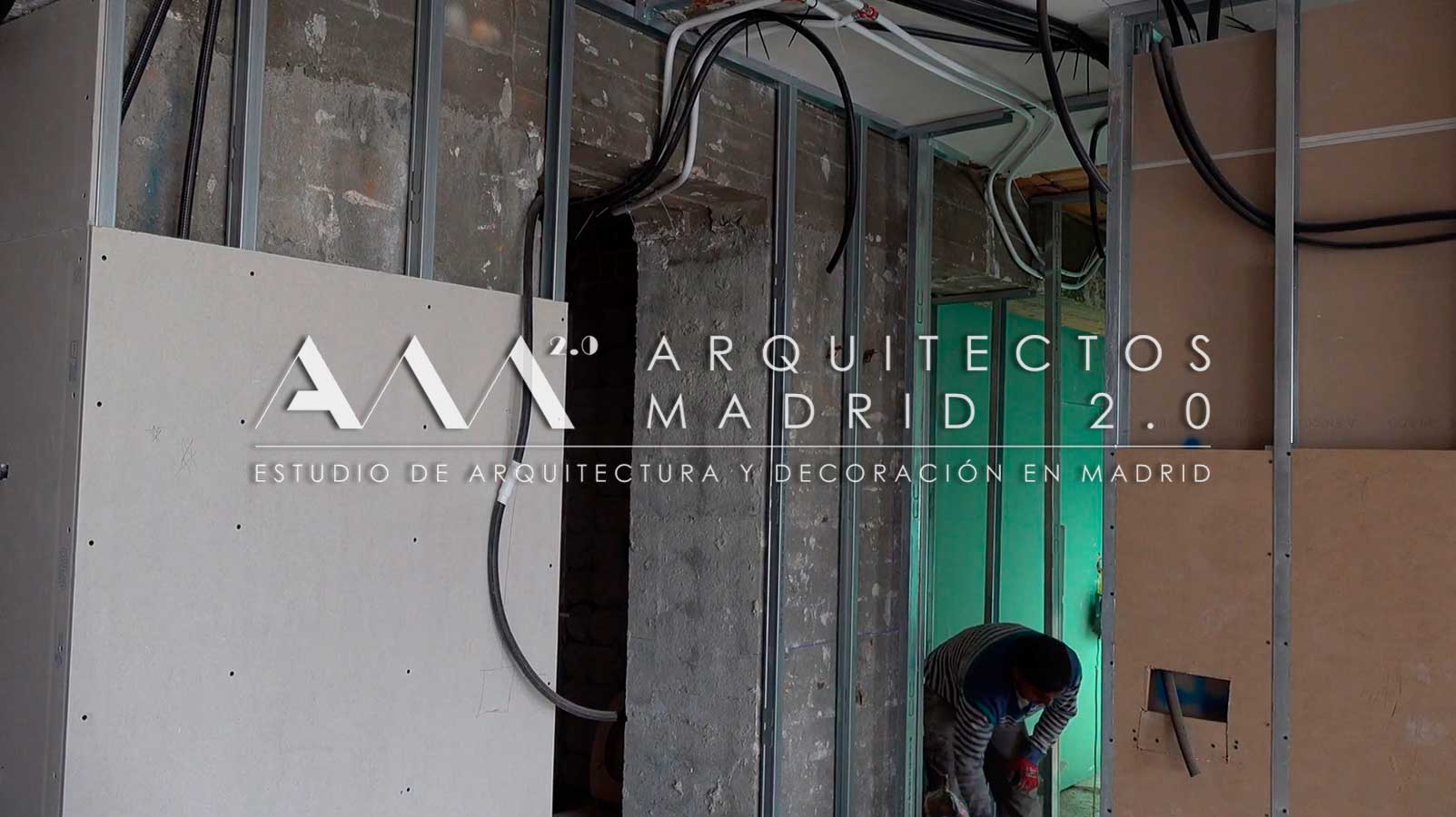 Ejecución de instalaciones eléctricas ocultas en la tabiquería seca del apartamento