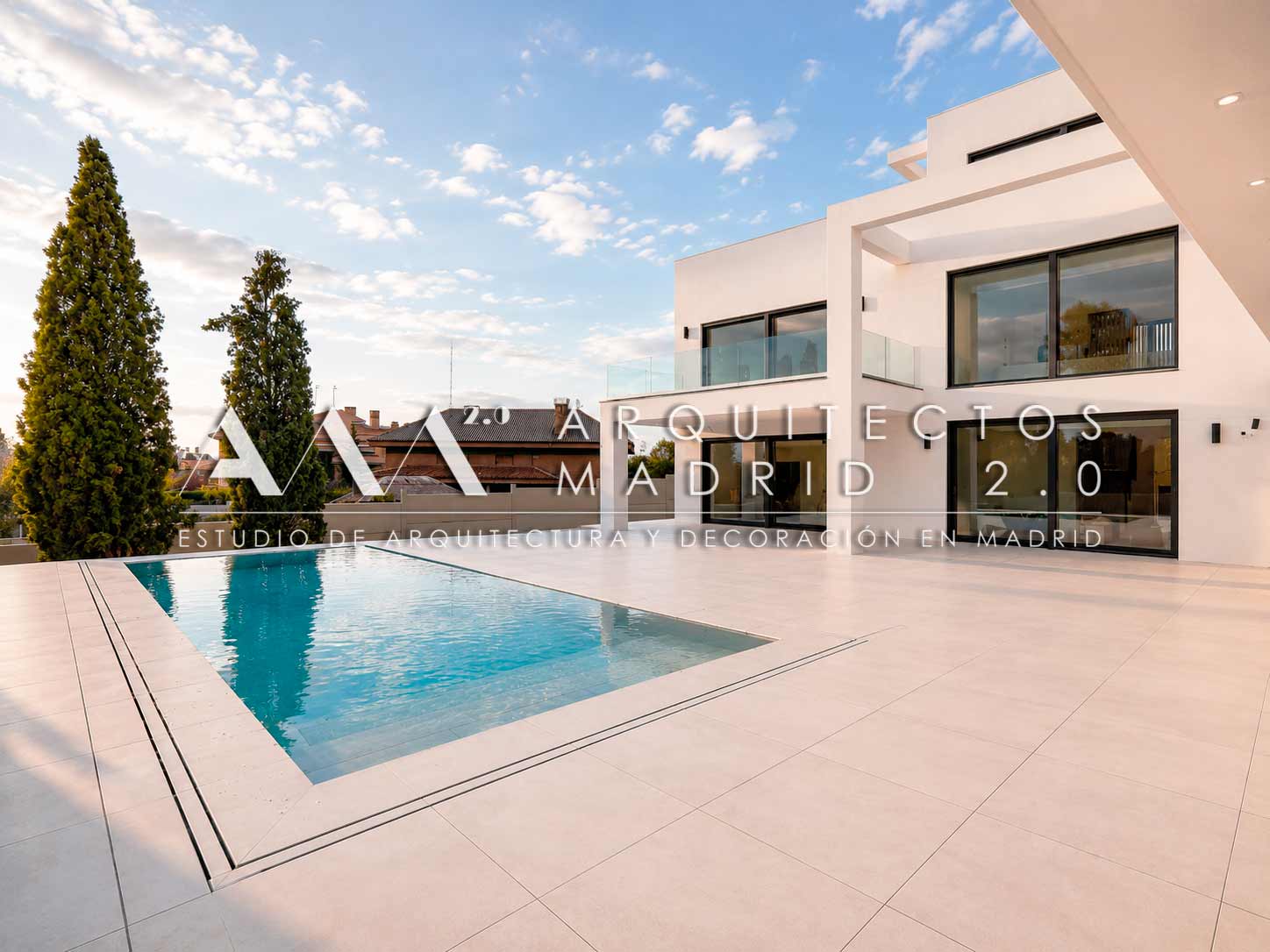construccion-reforma-vivienda-unifamiliar-valdemarin-piscina-fachada-atardecer-07