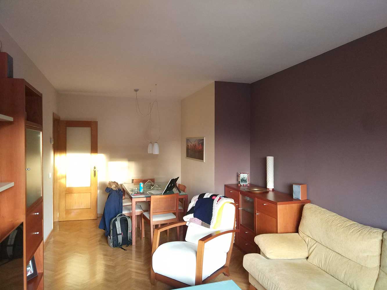 Estado previo del salón de una vivienda de 100 m² en Las Rosas antes de su reforma integral