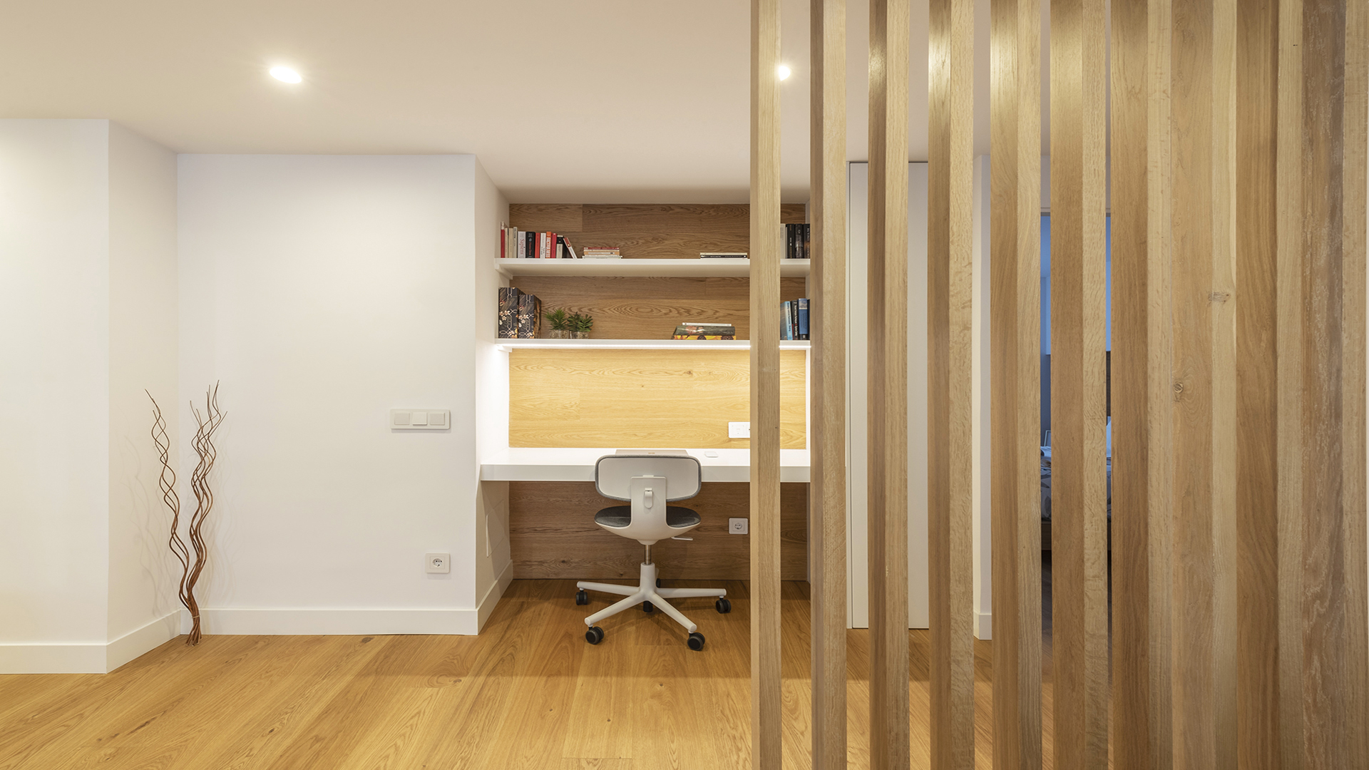 ganar-espacio-interior-casas-hogar-viviendas-escritorios-ocultos-pasillo