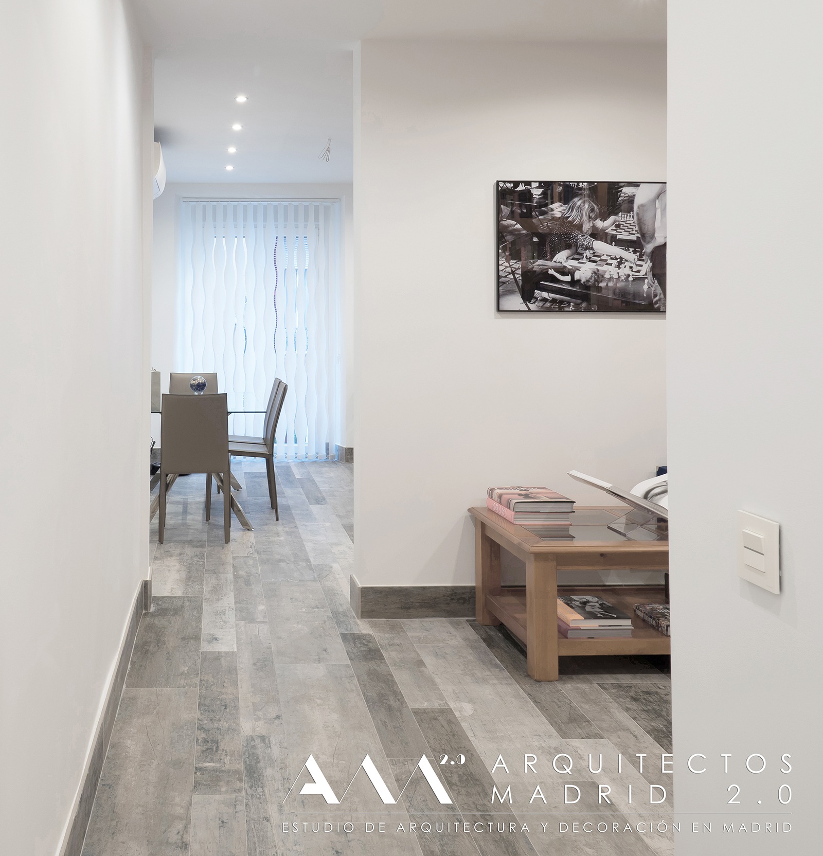 ideas-reformas-pisos-pequenos-viviendas-casas-decoracion-suelos-ceramicos-imitacion-madera-12