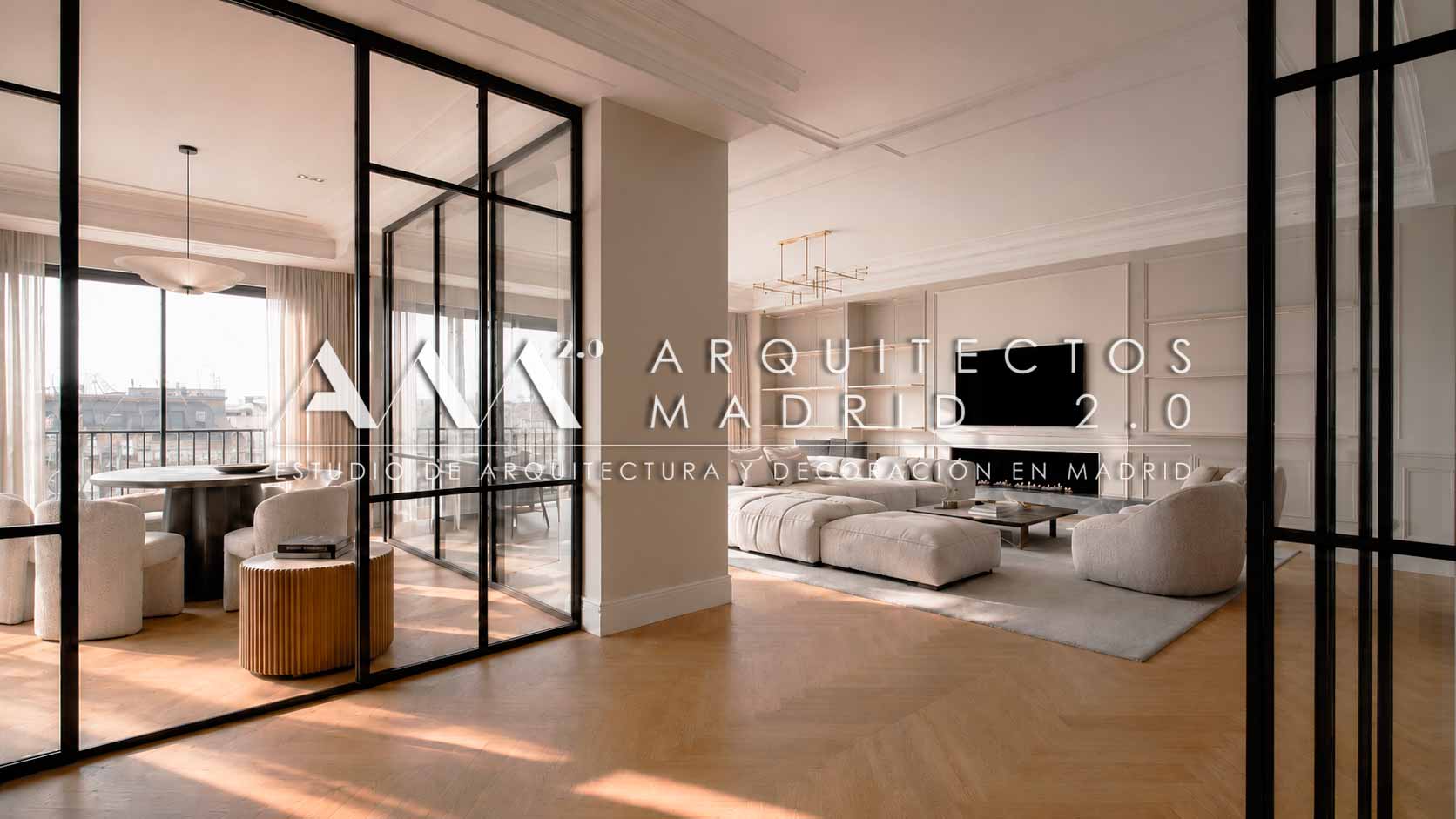 Proyecto de reforma integral con salón, cocina y cerramiento acristalado en vivienda de Madrid