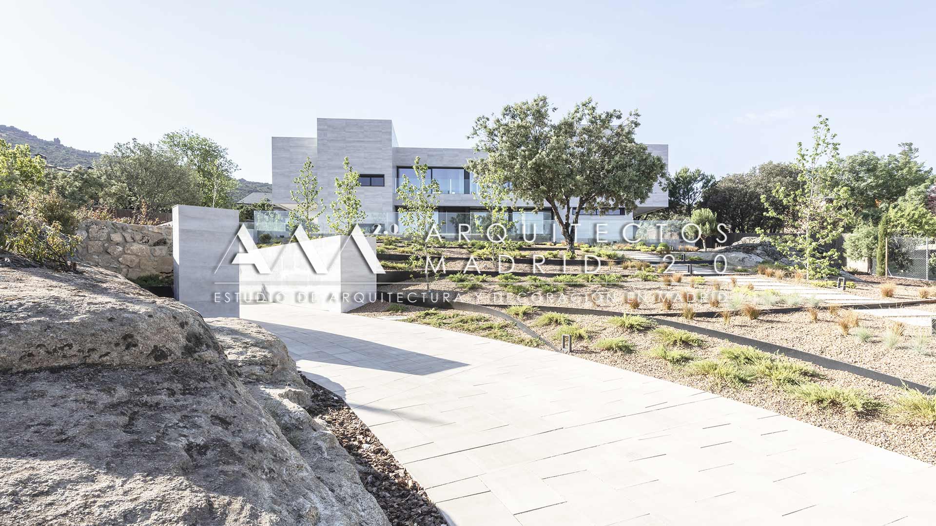Proyecto de vivienda unifamiliar de alta gama con arquitectura, interiorismo, exterior, piscina y control técnico de obra