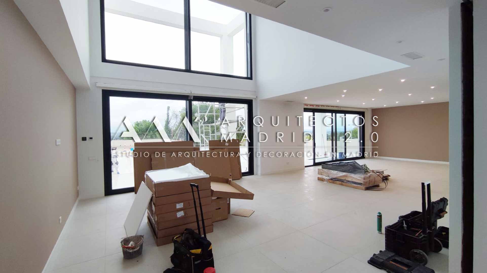 Reforma integral de villa en Pozuelo con parcela, privacidad, piscina e interiorismo de alto nivel