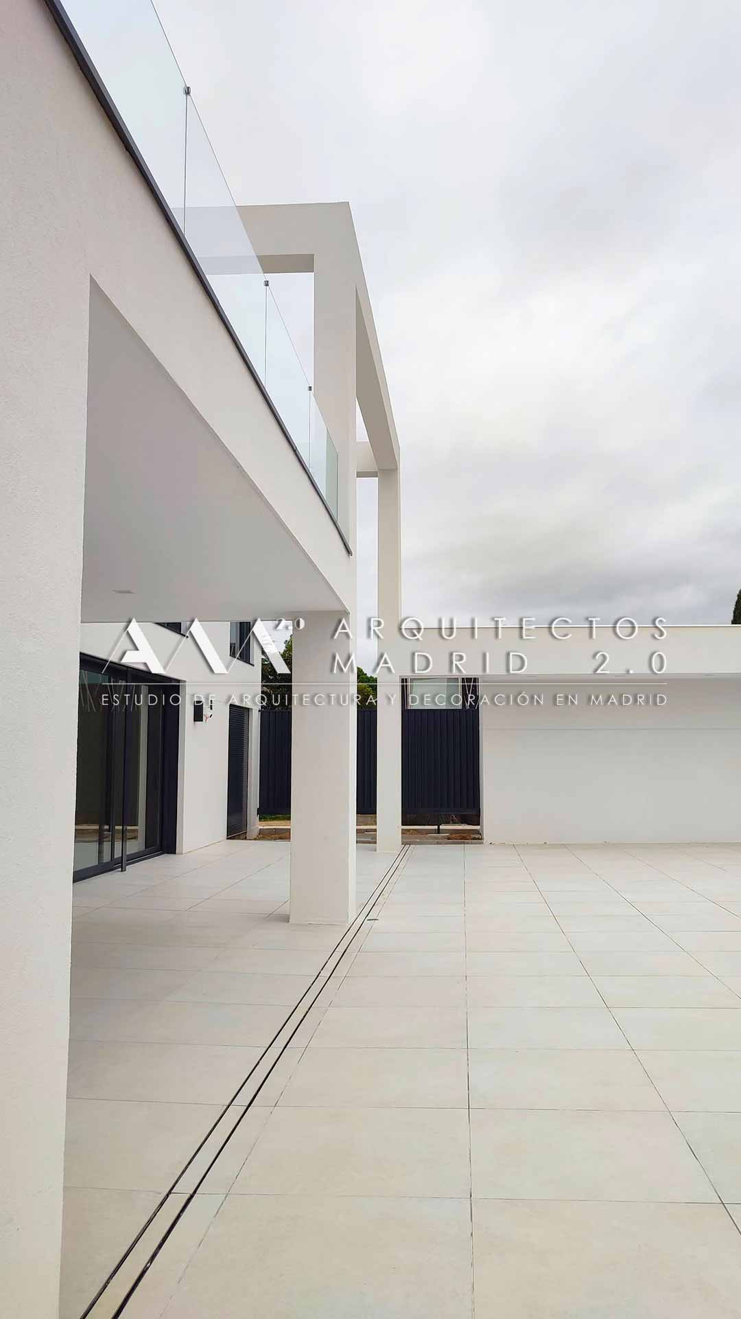 Reforma integral de casa con conexión entre interior y exterior en Madrid noroeste