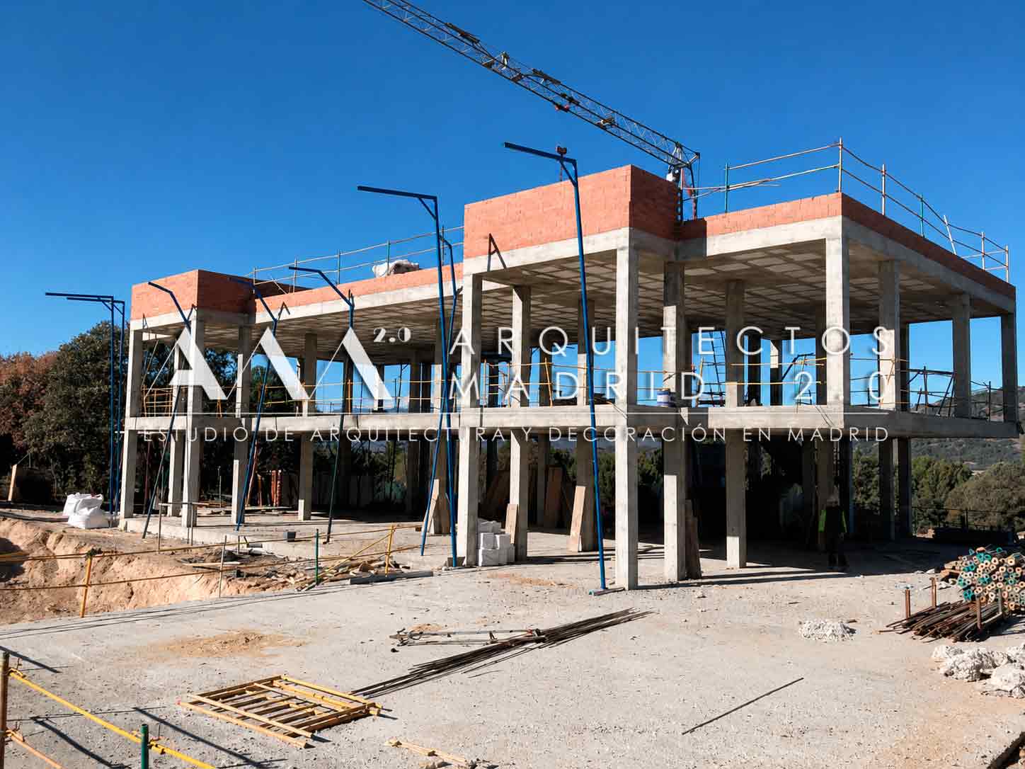 Forjados y grúa durante la ejecución de la estructura de Casa Heinz