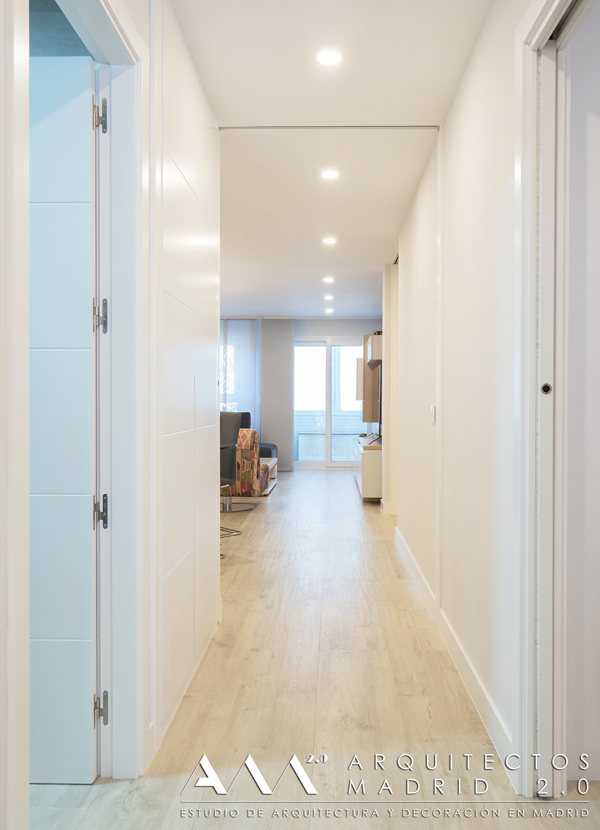 puertas-correderas-blancas-suelo-a-techo-madera-reformas-viviendas-ideas-decoracion-01