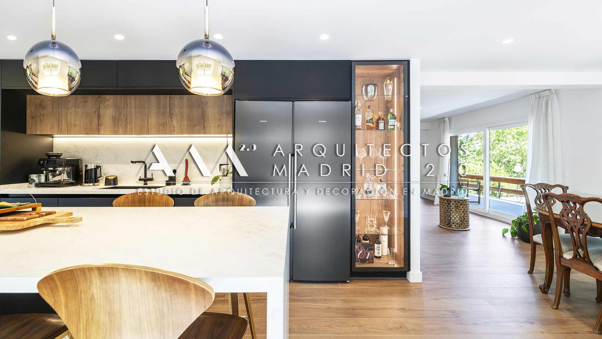 Reforma integral de vivienda unifamiliar pareada o adosada en Pozuelo con jardín e interiorismo
