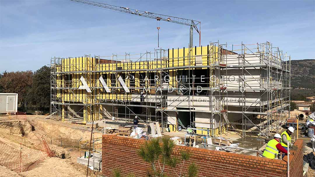 Ejecución de fachada ventilada y aislamiento exterior en una vivienda unifamiliar