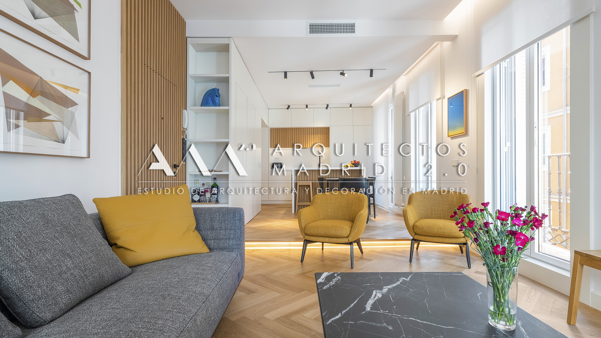 Reforma integral de piso en Madrid centro con cocina en madera y blanco diseñada para una vida real