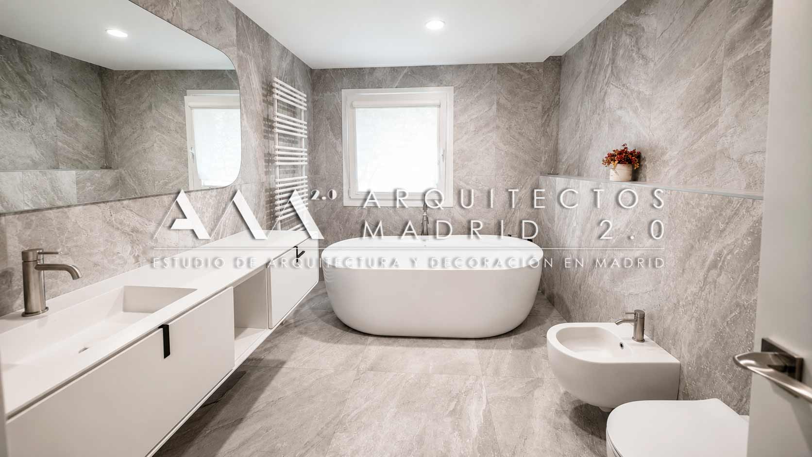 Proyecto de interiorismo para reforma integral de vivienda en Madrid con baño incorporado al dormitorio principal