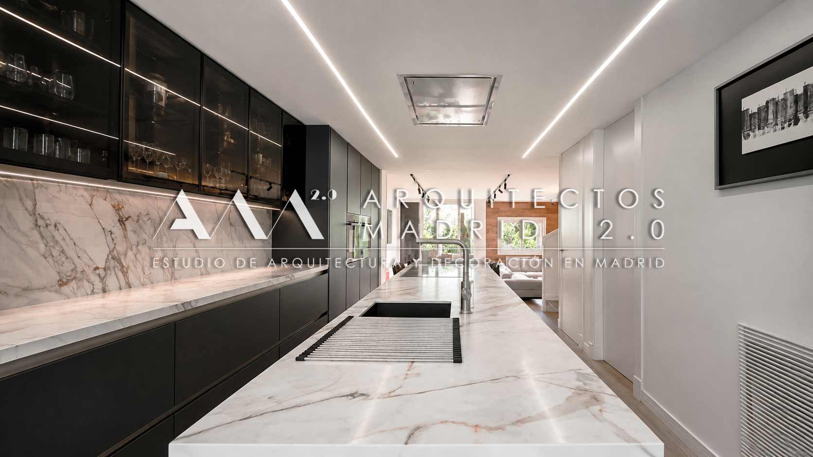 reforma-integral-chalet-las-rozas-de-madrid-cocina-negra-encimera-marmol-arquitectos-madrid-20