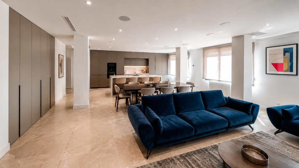 reforma-integral-vivienda-barrio-salamanca-cocina-integrada-con-salon-diseno-contemporaneo-01