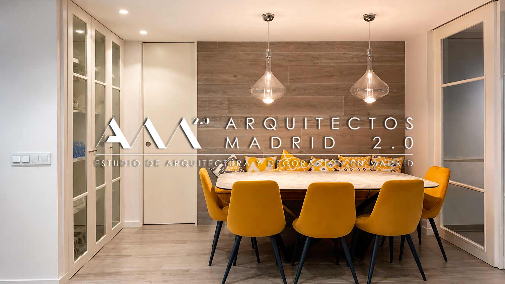 Comedor con banco corrido a medida en la reforma integral de una vivienda de 140 m² en Retiro