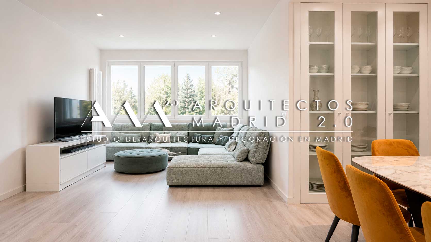 Salón comedor después de la reforma integral de un piso de 140 m² en la Plaza de los Reyes Magos, Retiro, Madrid