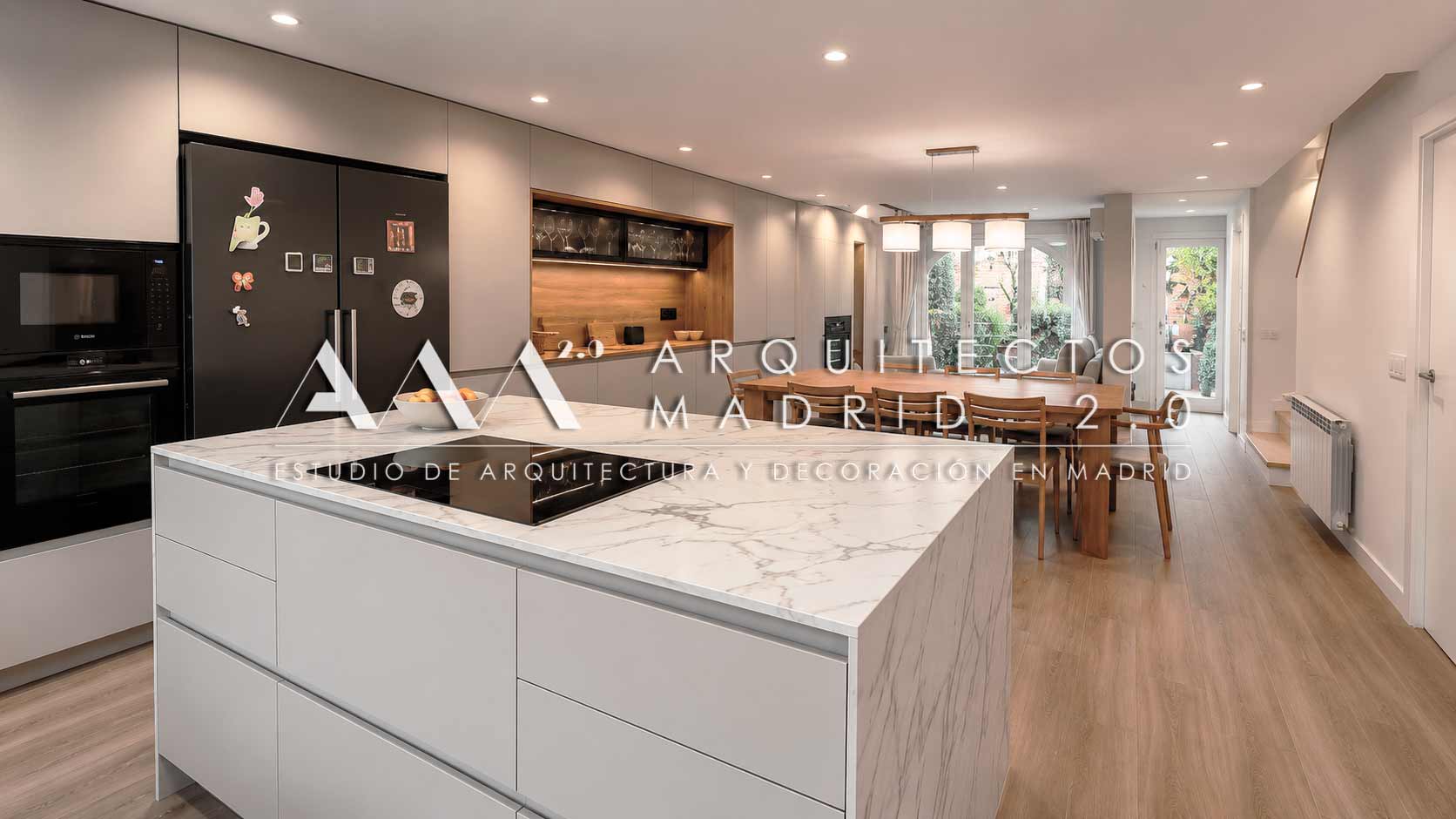 Cocina contemporánea integrada en una vivienda unifamiliar
