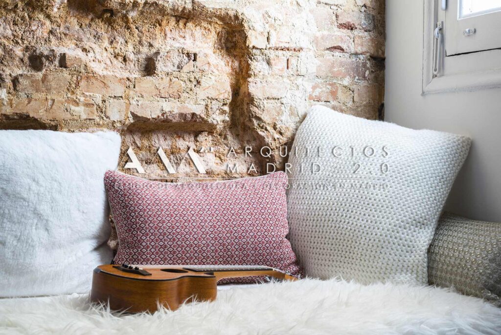 rincon-lectura-decoracion-paredes-ladrillo-arquitectos-madrid
