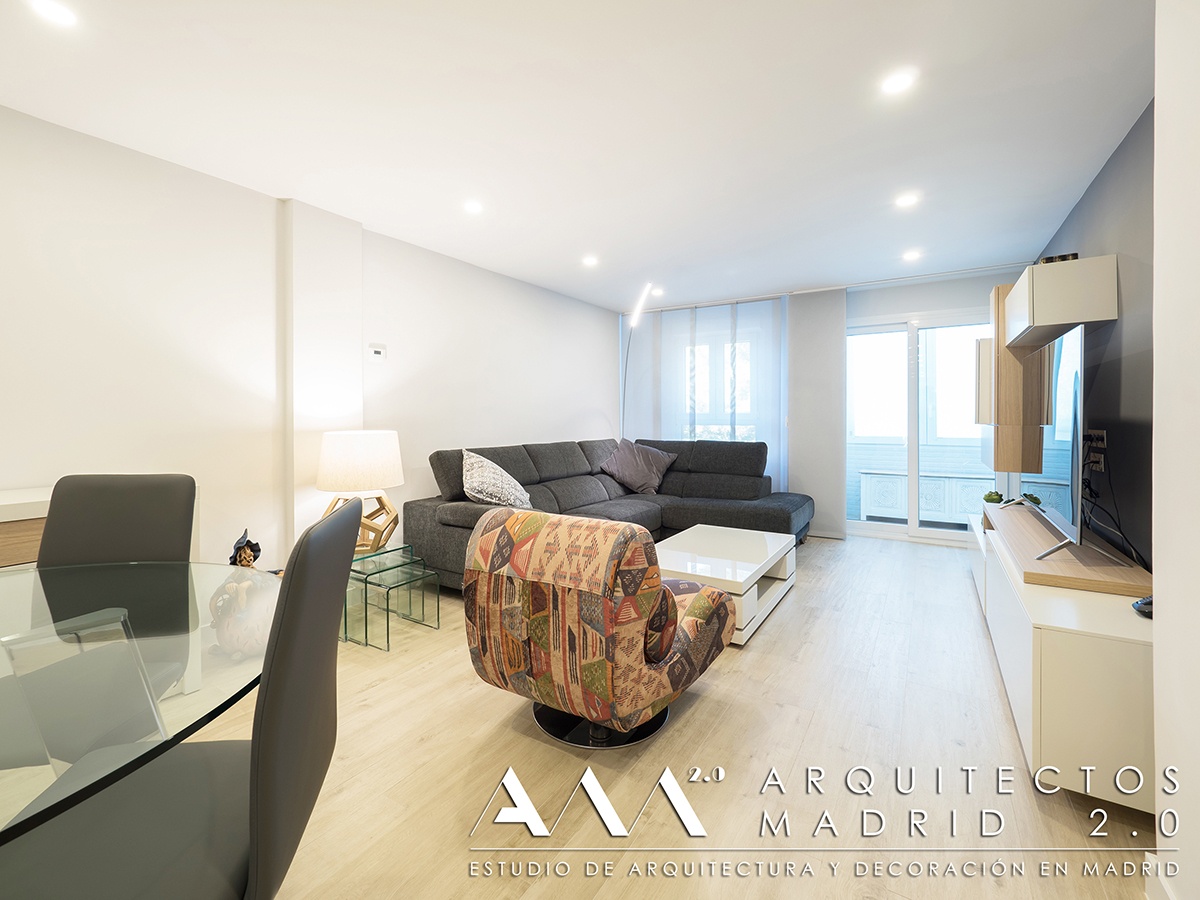 suelo-imitacion-madera-porcelanico-gres-reforma-vivienda-salon-03