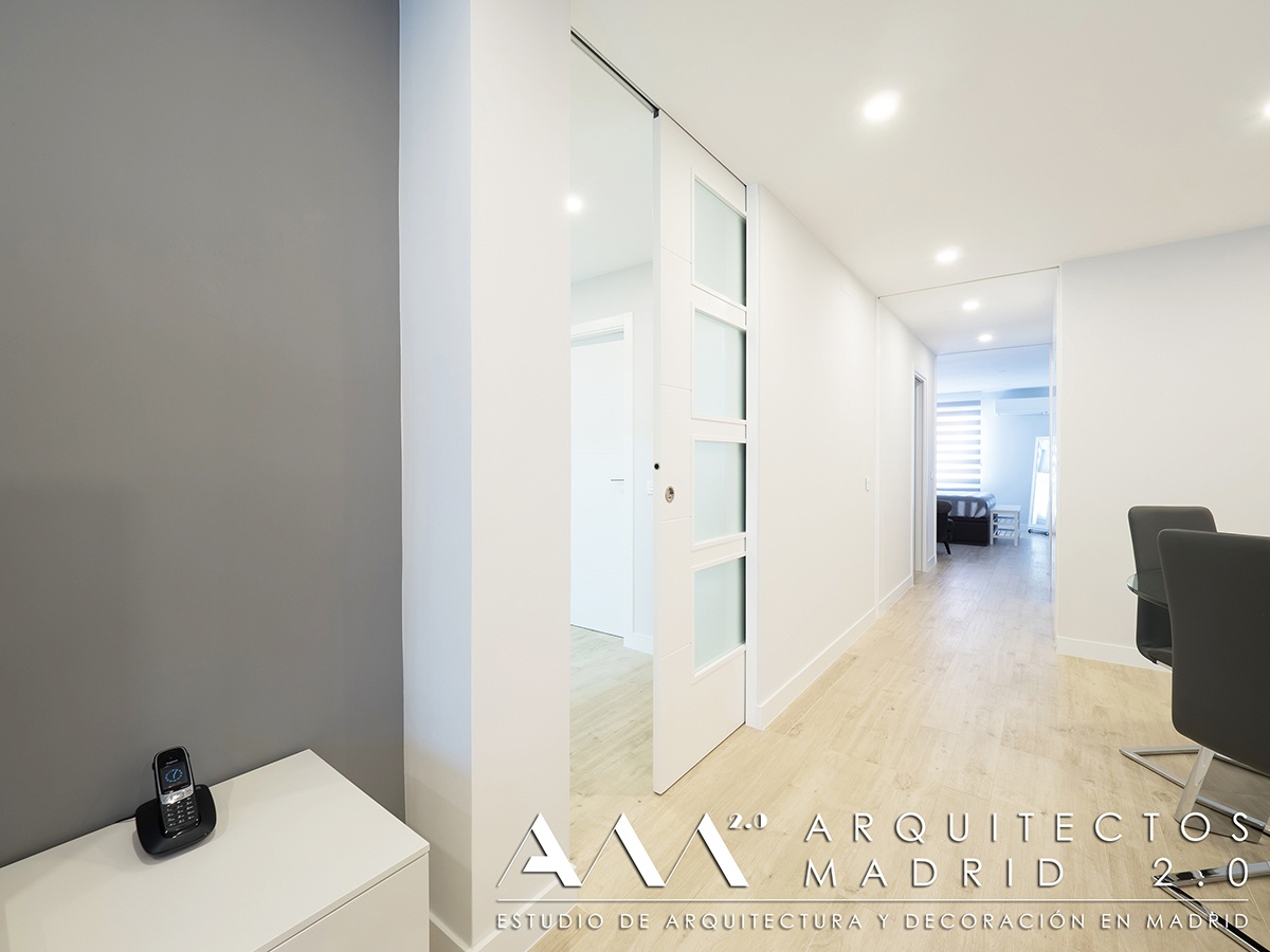 suelo-imitacion-madera-porcelanico-gres-reforma-vivienda-salon-08